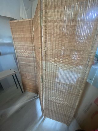 Biombo de mimbre hecho a mano