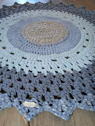 Alfombra redonda artesanal de tela