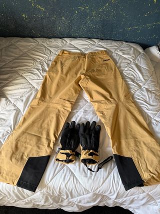 Pantalones y Guantes Snowboard Oakley