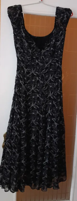 Vestido Fiesta - Evento  encaje  negro y plateado.