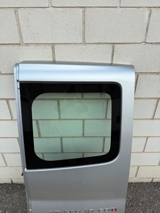 PUERTA TRASERA DERECHA OPRL VIVARO