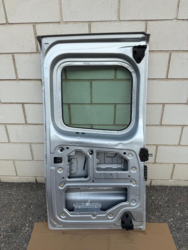 PUERTA TRASERA DERECHA OPRL VIVARO