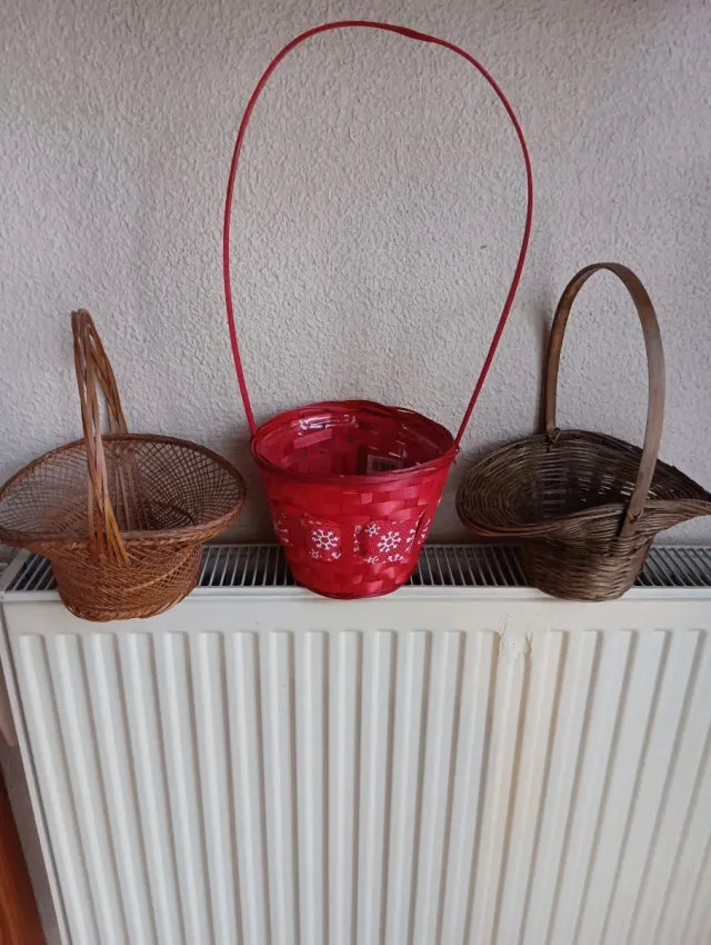 2 cestas mimbre y 1 navidad