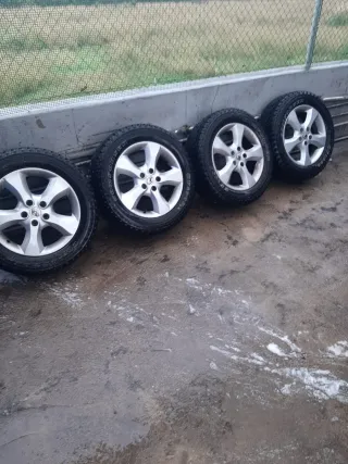 4 Ruedas CF1000 en perfecto estado