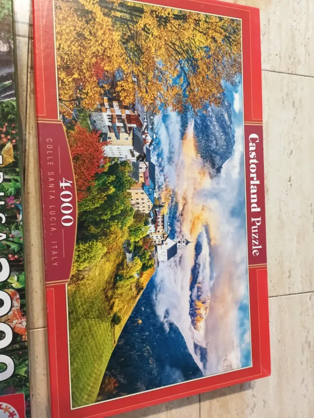 4 Puzzles: 3x4000 piezas y 1x3000 piezas.