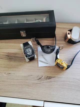 Relojes Negro y Dorado Nuevos sin estrenar