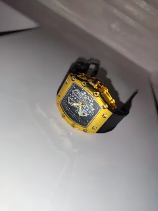 Relojes Negro y Dorado Nuevos sin estrenar