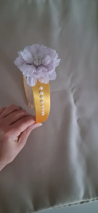 Cerchietto bambina con fiore e perle