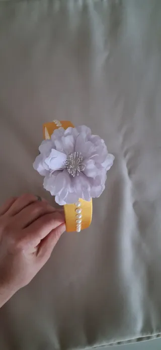 Cerchietto bambina con fiore e perle