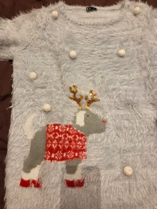 Jersey Navideño Reno Peludo Gris y Rojo