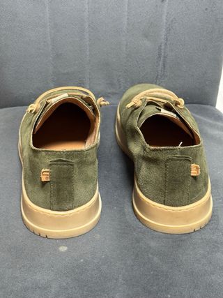 Zapatos de ante verde con suela de goma