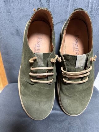 Zapatos de ante verde con suela de goma