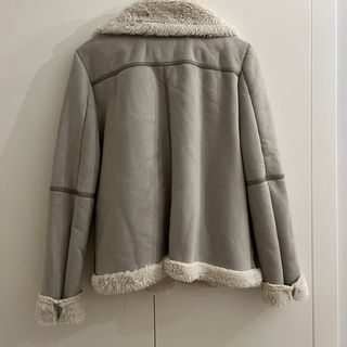 Chaquetón suave de pelo sintético beige talla L