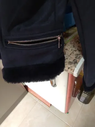 Chaqueta azul marino con pelo