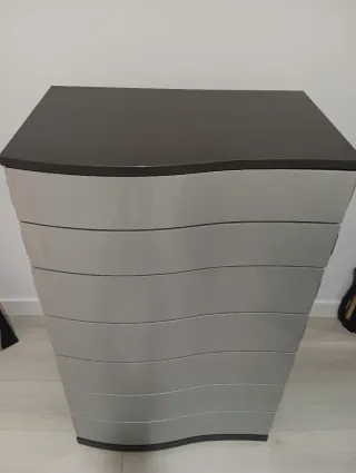 Cómoda y Mesitas de Noche