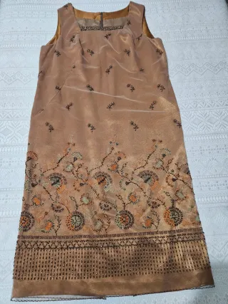 Vestido de fiesta marrón y dorado. SIN MARCA