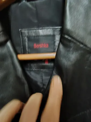 Gabardina Piel Bershka Negra