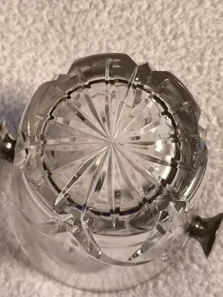 CUBITERA DE VIDRIO TALLADO CON  ASAS DE PLATA