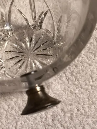 CUBITERA DE VIDRIO TALLADO CON  ASAS DE PLATA