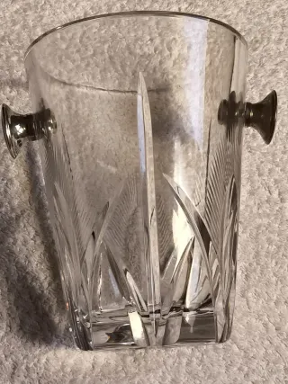 CUBITERA DE VIDRIO TALLADO CON  ASAS DE PLATA