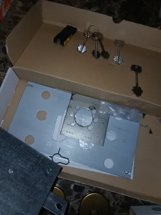 Cerradura Puerta Blindada + Manillas Doradas