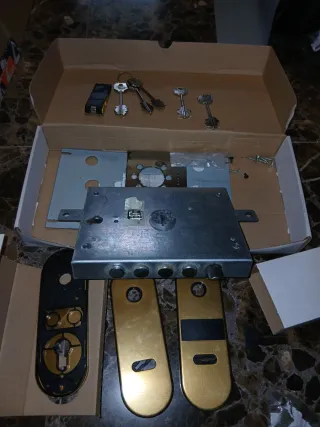 Cerradura Puerta Blindada + Manillas Doradas