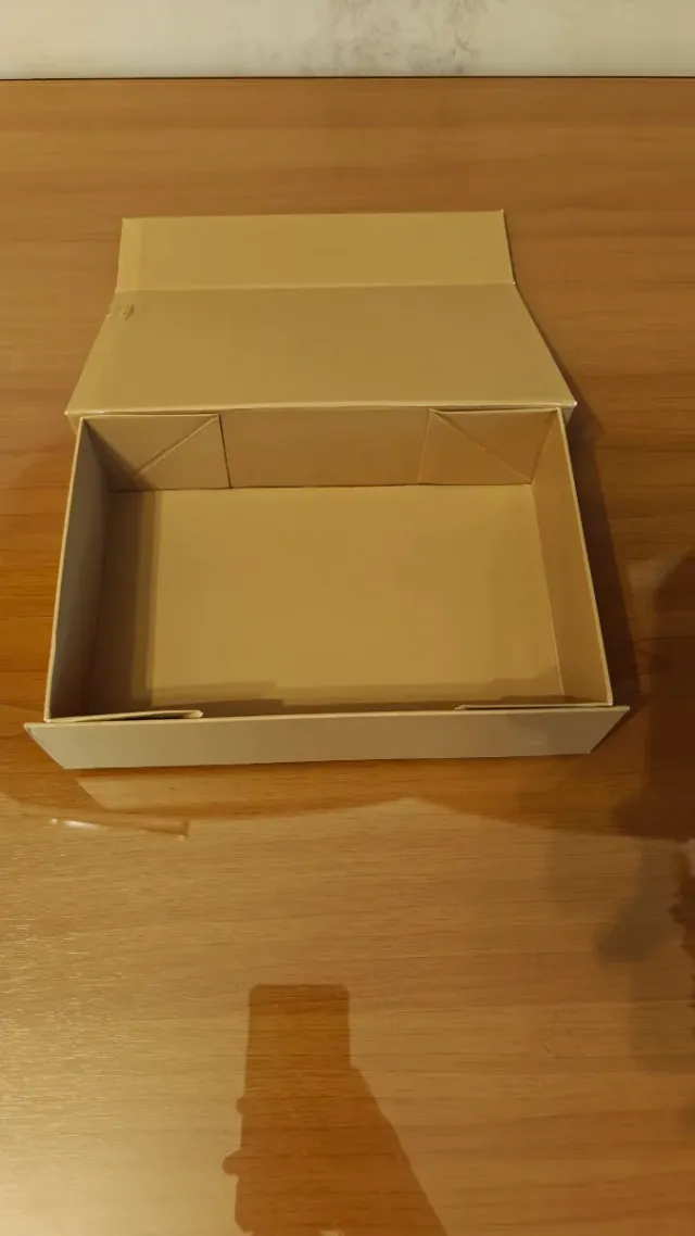 Scatola Michael Kors magnetica oro/bianca