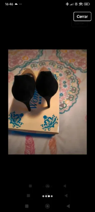 Zapatos de tacón beige y negro