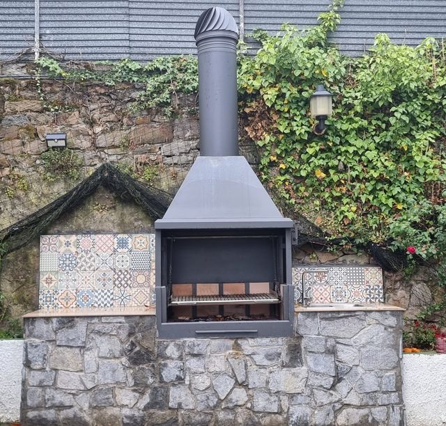 Barbacoa a lenha externa