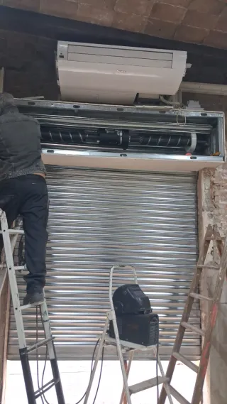 Fabricación a medida: Persianas, Escaleras, Puerta