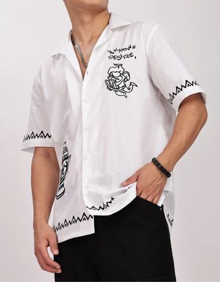 Camiseta blanca estampada hombre