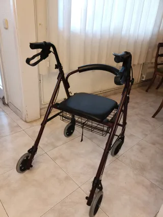 Andador Plegable con Asiento y Cesta