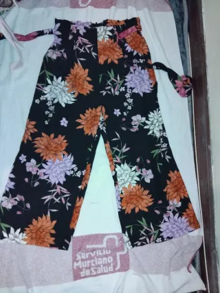 Pantalones anchos estampados florales todo a 5€