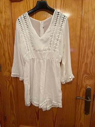 Mono blanco corto con encaje