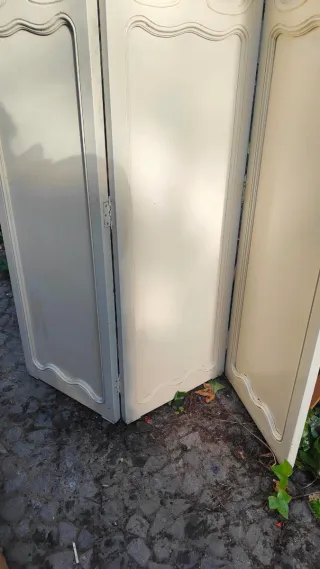 Biombo antiguo madera lacada beige