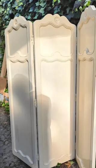 Biombo antiguo madera lacada beige