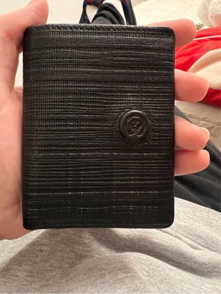 Billetera de piel negra