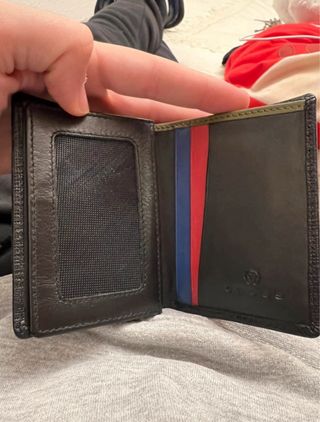 Billetera de piel negra