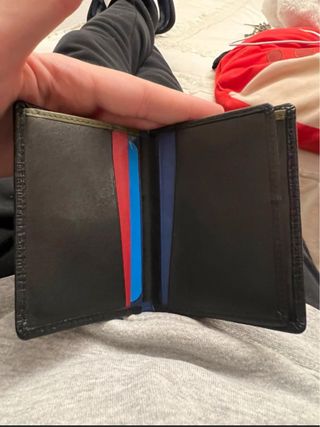 Billetera de piel negra