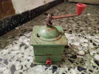 Molinillo de café ELMA antiguo verde