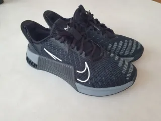 Zapatillas Nike Metcon Negras y Grises