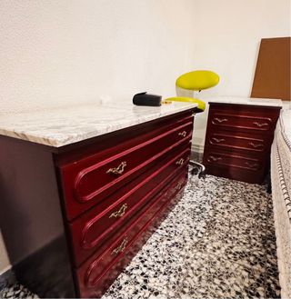 Cómoda y 2 mesitas de noche de madera