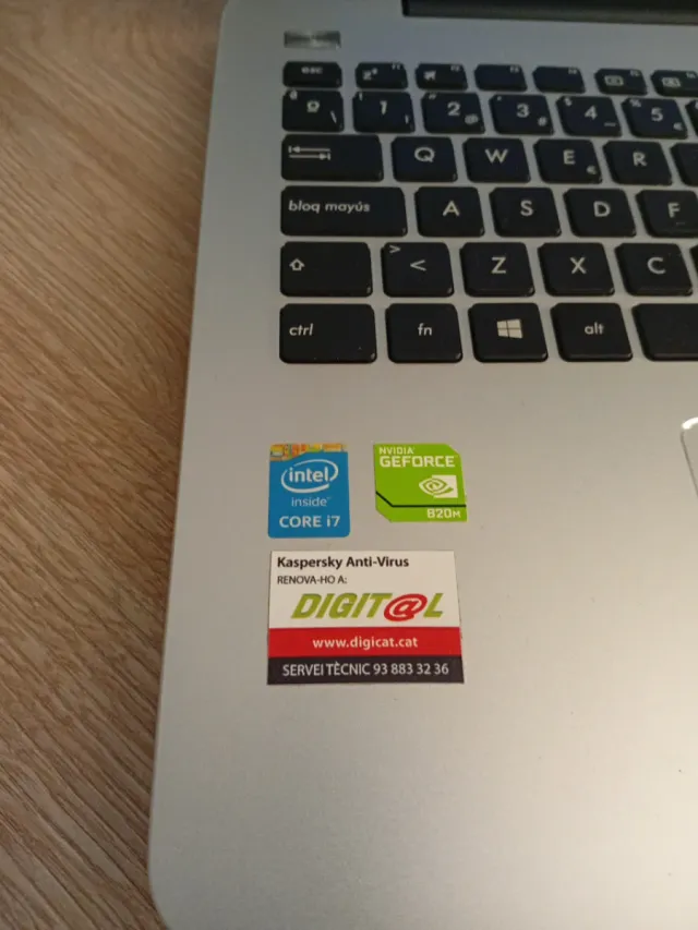 Asus K555L i7 12GB RAM 240GB SSD