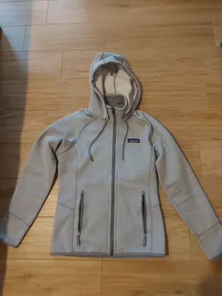 Felpa Patagonia grigia con cappuccio