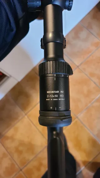 Visor Meopta R2 2-12x50 RD + Monturas Apel