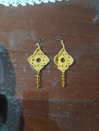 Orecchini pendenti dorati fatti a mano