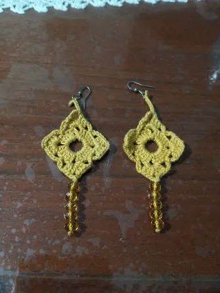 Orecchini pendenti dorati fatti a mano