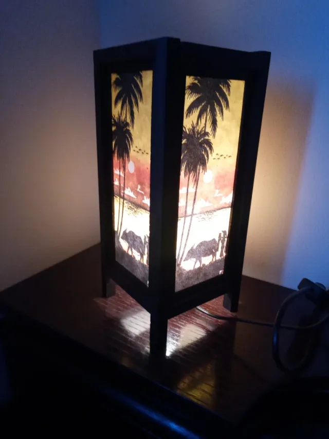 Lampada da tavolo tropicale