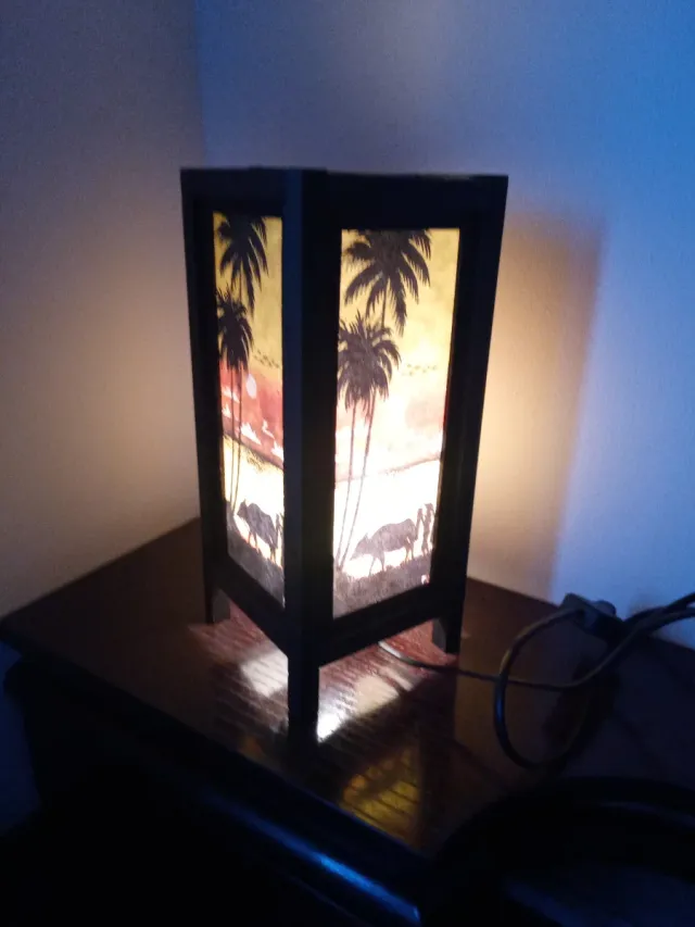 Lampada da tavolo tropicale