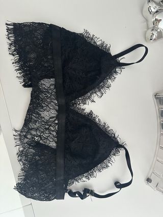 Top lencero encaje negro